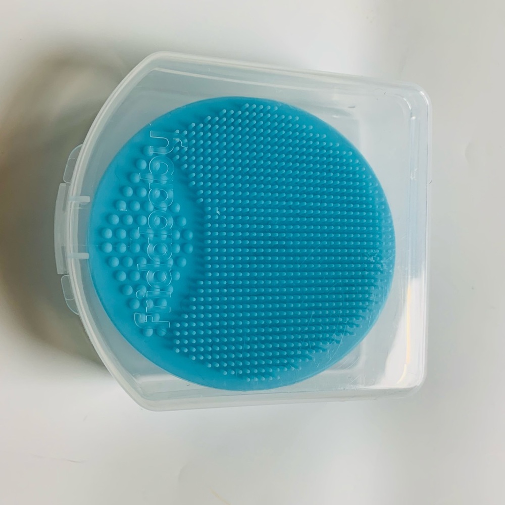 DermaFrida skin soother exfoliating brush